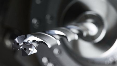 加工(gōng)深孔的問題和解決方法