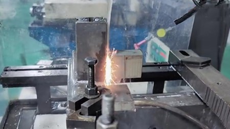 硬質(zhì)合金線(xiàn)切割加工(gōng)避免崩裂的方法